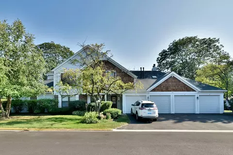 1912 Gresham Cir #A, Wheaton, IL 60189