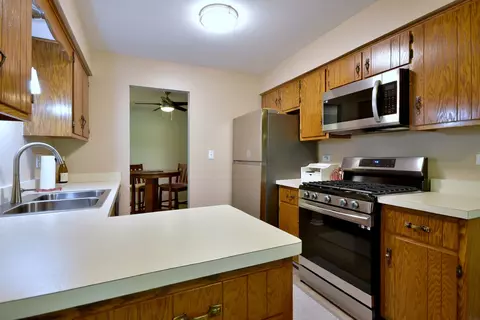 Kitchen - 1912 Gresham Cir #A, Wheaton, IL 60189 photo 3 of 3