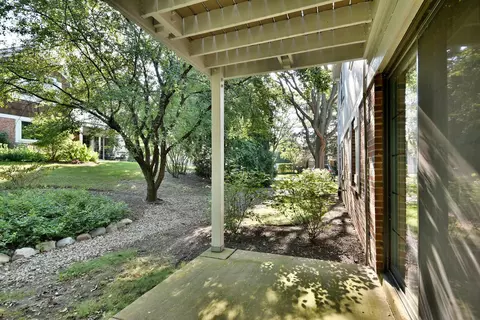 Exterior - 1912 Gresham Cir #A, Wheaton, IL 60189 photo 5 of 6