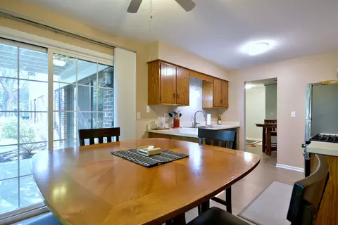 Dining - 1912 Gresham Cir #A, Wheaton, IL 60189 photo 4 of 5