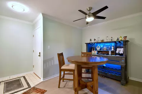 Dining - 1912 Gresham Cir #A, Wheaton, IL 60189 photo 1 of 5