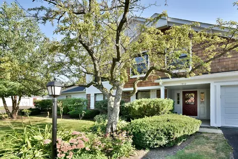 Exterior - 1912 Gresham Cir #A, Wheaton, IL 60189 photo 2 of 6
