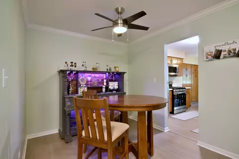Dining - 1912 Gresham Cir #A, Wheaton, IL 60189 photo 2 of 5