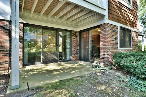 Exterior - 1912 Gresham Cir #A, Wheaton, IL 60189 photo 4 of 6