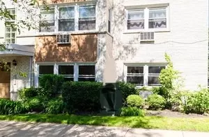 7123 N Damen Ave #1E, Chicago, IL 60645