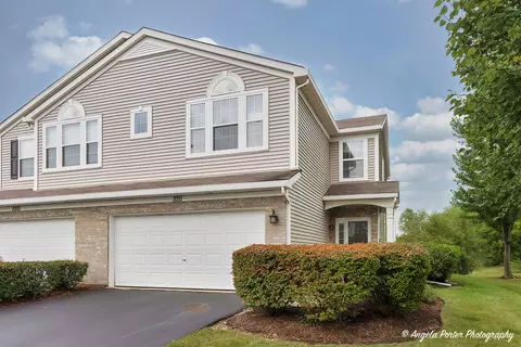 3211 Ronan Dr, Lake In The Hills, IL 60156