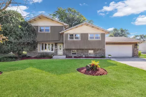 2 N551 Pleasant Ave, Glen Ellyn, IL 60137