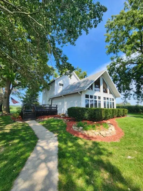 11762 E 7000n Rd, Grant Park, IL 60940