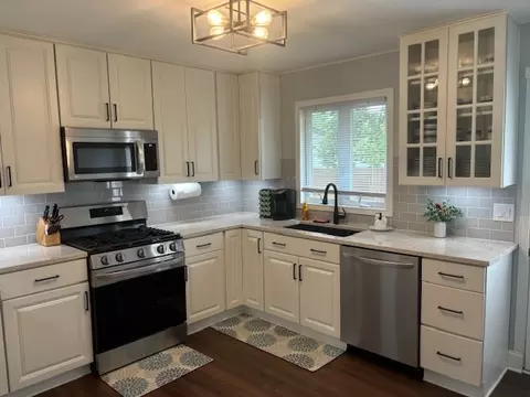 397 Newton St, Hoffman Estates, IL 60169 photo 2