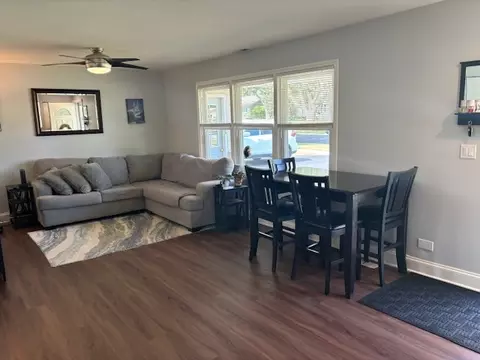 397 Newton St, Hoffman Estates, IL 60169 photo 4