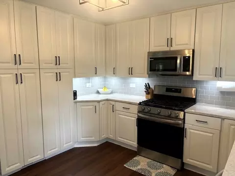 397 Newton St, Hoffman Estates, IL 60169 photo 3