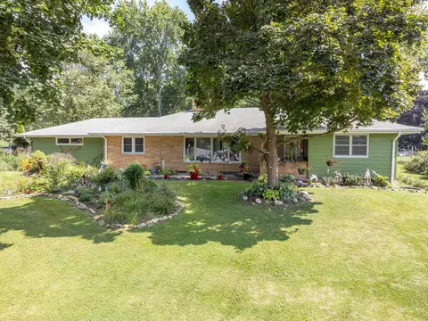 1250 Hillcrest Dr, Freeport, IL 61032