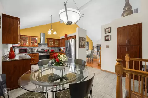 422 Central Ave, Matteson, IL 60443 photo 8