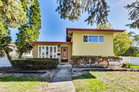 3 N209 Howard Ave, Elmhurst, IL 60126