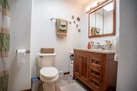 Bath - 15638 E Timberlane Dr, Davis Junction, IL 61020 photo 4 of 6