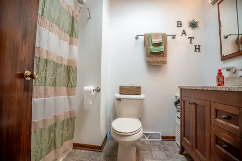 Bath - 15638 E Timberlane Dr, Davis Junction, IL 61020 photo 5 of 6