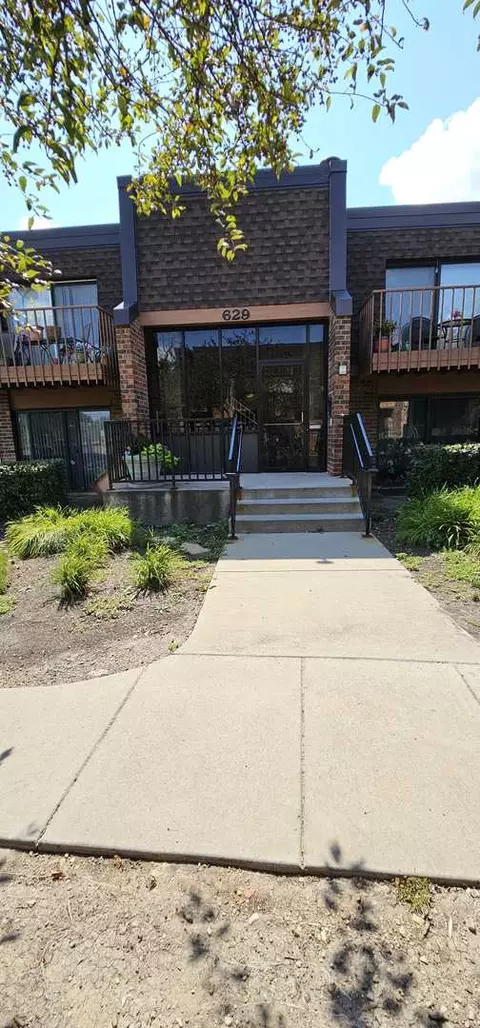 629 Derry Ct #1C, Schaumburg, IL 60193