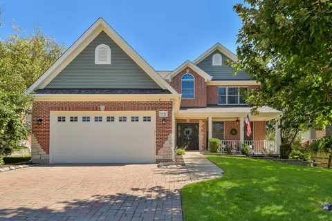 1221 S Gables Blvd, Wheaton, IL 60189