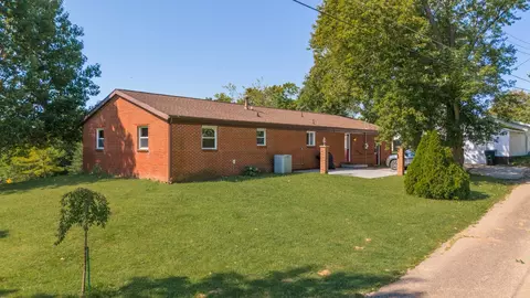 101 Tanner Dr, Bloomington, IL 61701 photo 3