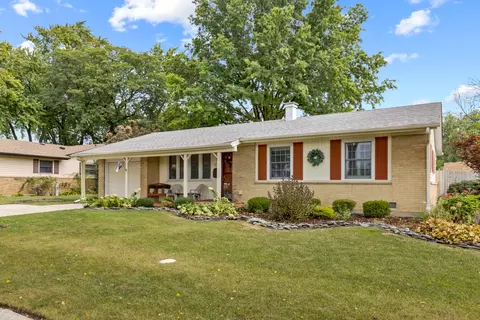 807 Victoria Ln, Elk Grove Village, IL 60007