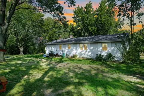 Exterior - 205 Hickory Dr, Roberts, IL 60962 photo 2 of 8
