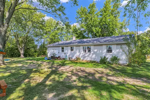 Exterior - 205 Hickory Dr, Roberts, IL 60962 photo 4 of 8