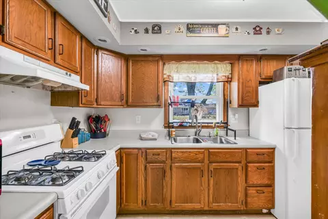 Kitchen - 205 Hickory Dr, Roberts, IL 60962 photo 1 of 3