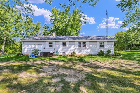 Exterior - 205 Hickory Dr, Roberts, IL 60962 photo 5 of 8