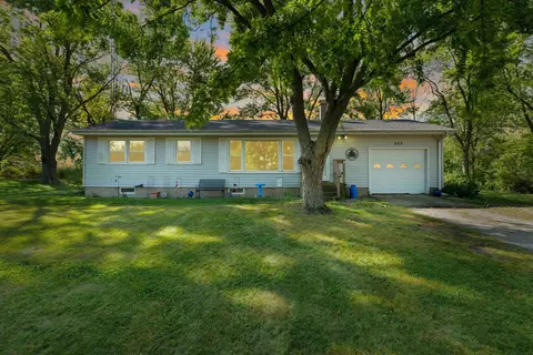 205 Hickory Dr, Roberts, IL 60962