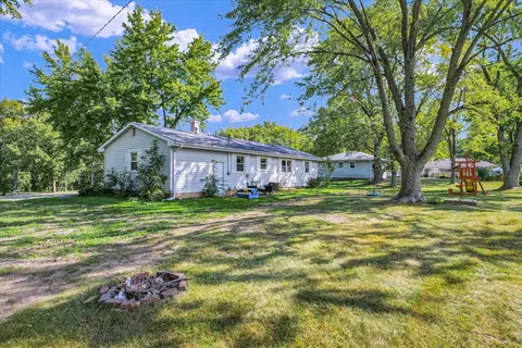 Exterior - 205 Hickory Dr, Roberts, IL 60962 photo 6 of 8