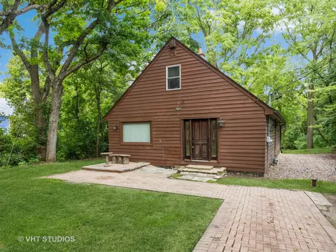 6201 Lake Shore Dr, Oakwood Hills, IL 60013