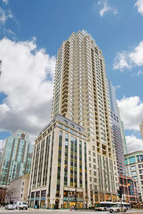 118 Erie St #34F, Chicago, IL 60611