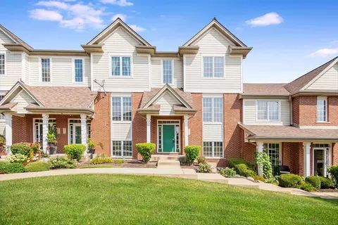 10713 Gabrielle Ln, Orland Park, IL 60462