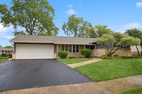 220 Pleasant Dr, Elk Grove Village, IL 60007