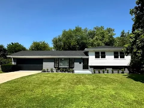 906 Revere Rd, Glenview, IL 60025 photo 2