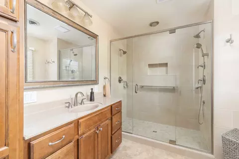 Bath - 1928 12th St, Peru, IL 61354 photo 2 of 3