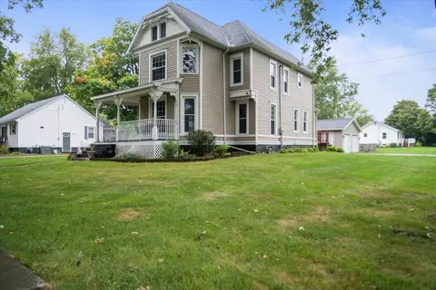 398 N Cherry St, El Paso, IL 61738