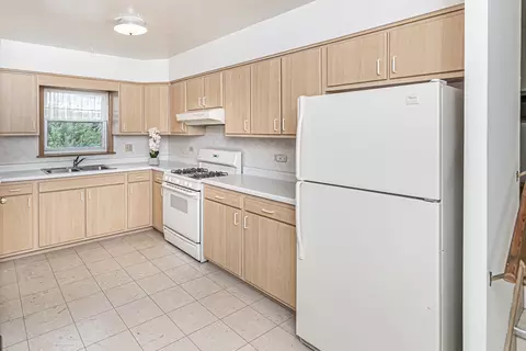 680 Beau Ct, Des Plaines, IL 60016 photo 27