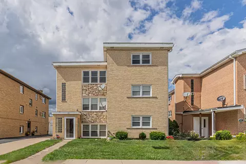 680 Beau Ct, Des Plaines, IL 60016 photo 2