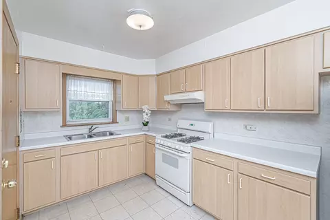 680 Beau Ct, Des Plaines, IL 60016 photo 18