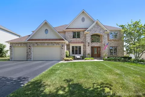 888 Edgewood Dr, Sugar Grove, IL 60554
