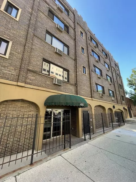 455 W Saint James Pl #505, Chicago, IL 60614