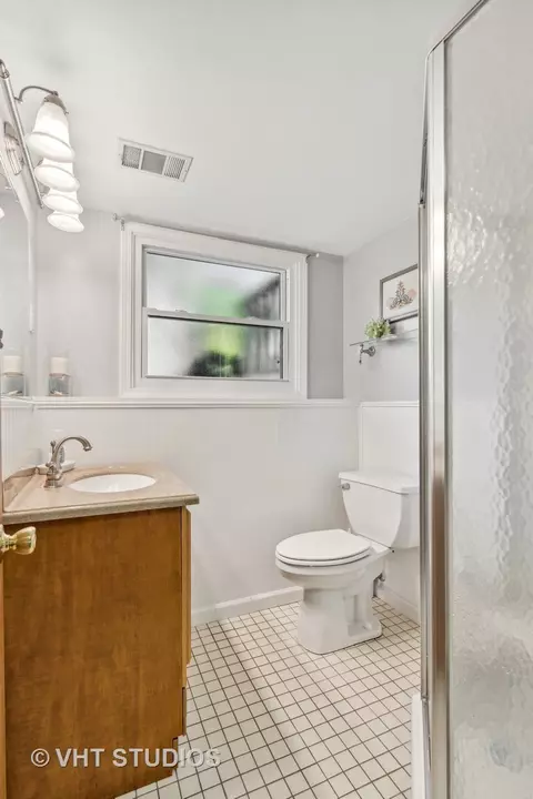 Bath - 1809 Killdeer Dr, Naperville, IL 60565 photo 2 of 2