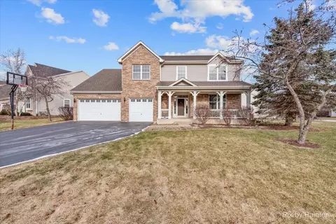 427 Wentworth Cir, Cary, IL 60013