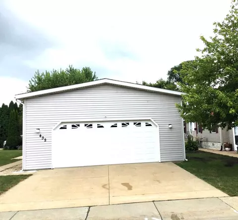 432 Club Cir, Belvidere, IL 61008