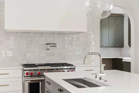 Kitchen - 185 E Oneida Ave, Elmhurst, IL 60126 photo 1 of 4