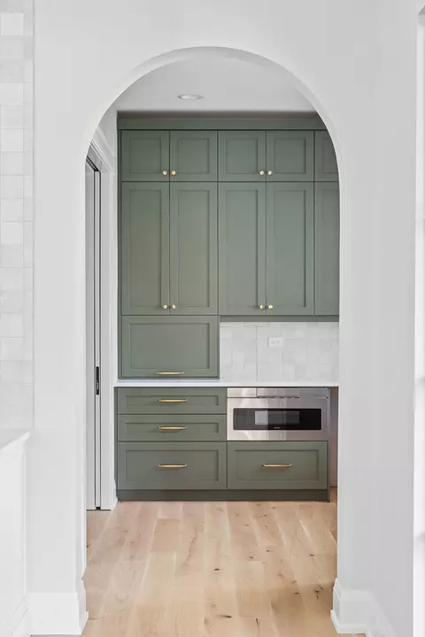 Kitchen - 185 E Oneida Ave, Elmhurst, IL 60126 photo 2 of 4