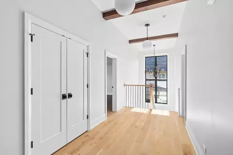 Entry Way - 185 E Oneida Ave, Elmhurst, IL 60126 photo 2 of 3