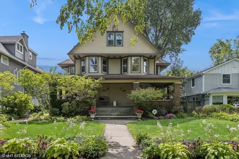1135 Elmwood Ave, Wilmette, IL 60091