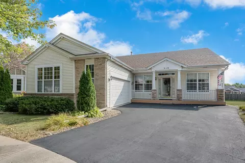 310 Edgebrook Ct, Oswego, IL 60543